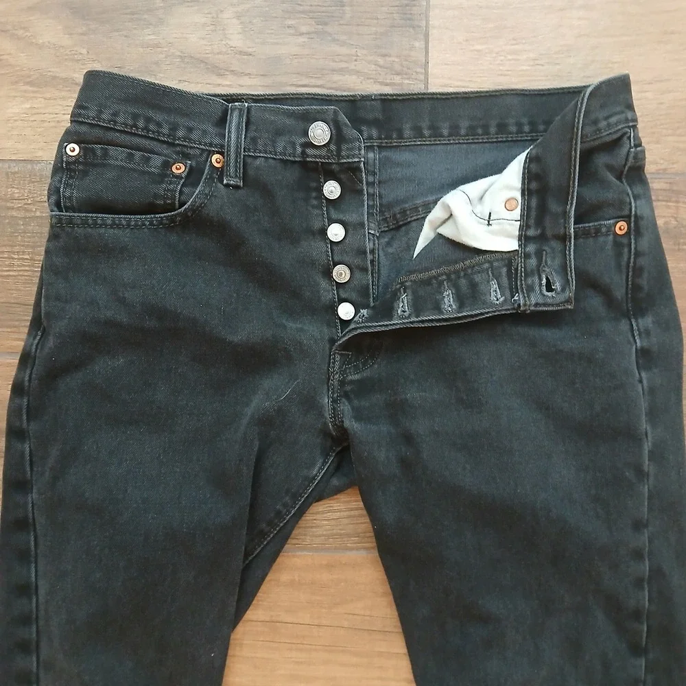 Levi's 501 Jeans Mens 30x32 (FITS 30x28) Black Button Fly Straight Leg Denim
